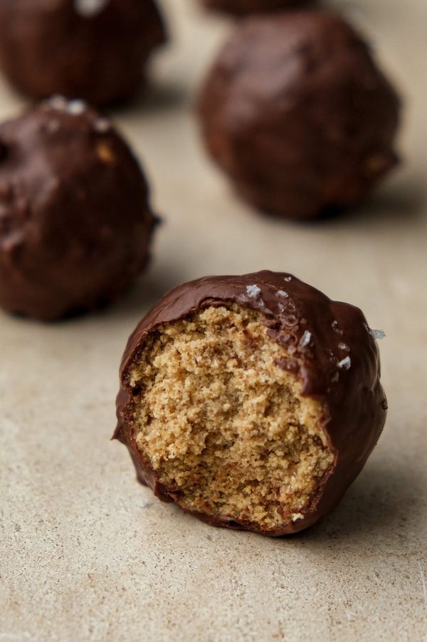 Gingerbread cake pops