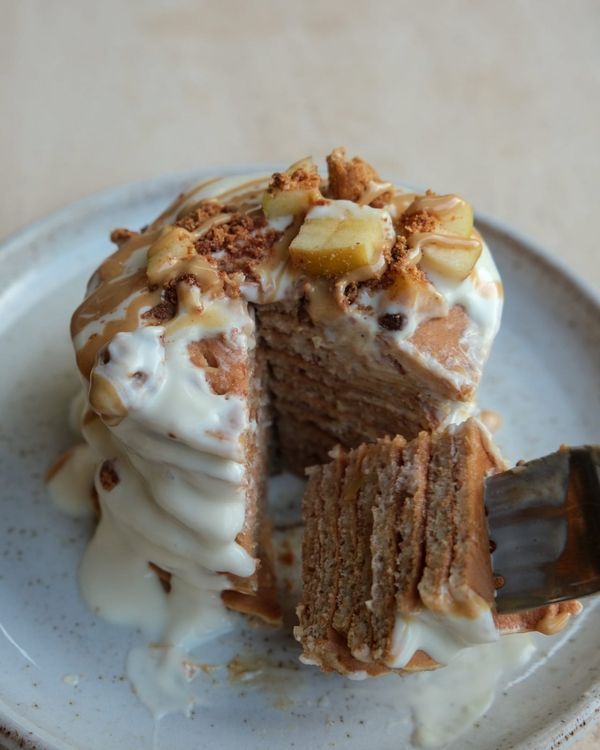 Apple crumble & custard pancakes