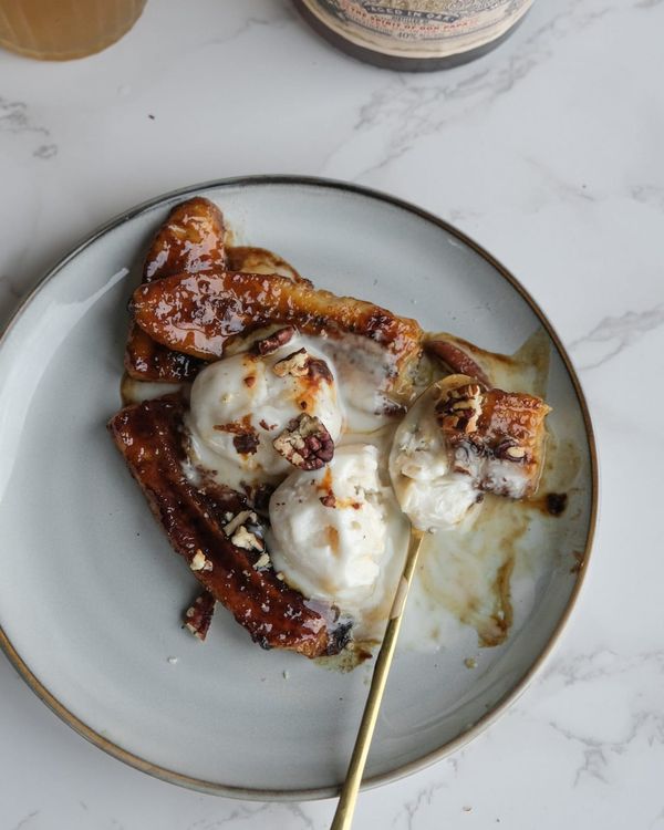 Caramelised bananas with rum frozen yogurt