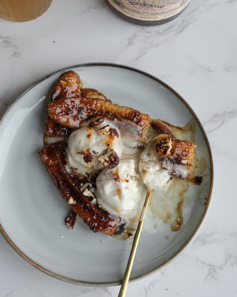 Caramelised bananas with rum frozen yogurt
