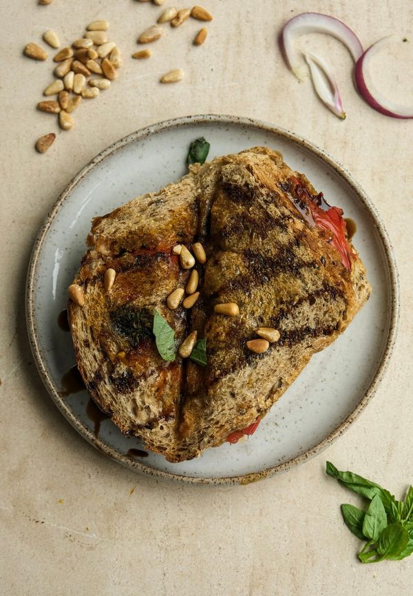 Tofu caprese toastie