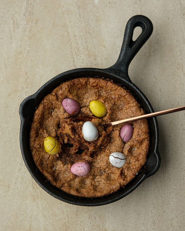 Mini eggs cookie skillet