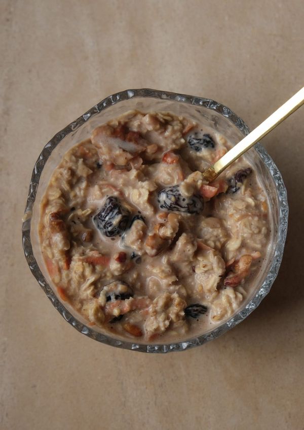 Carrot cake overnight oats