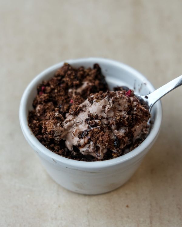 Chocolate crumble breakfast pot
