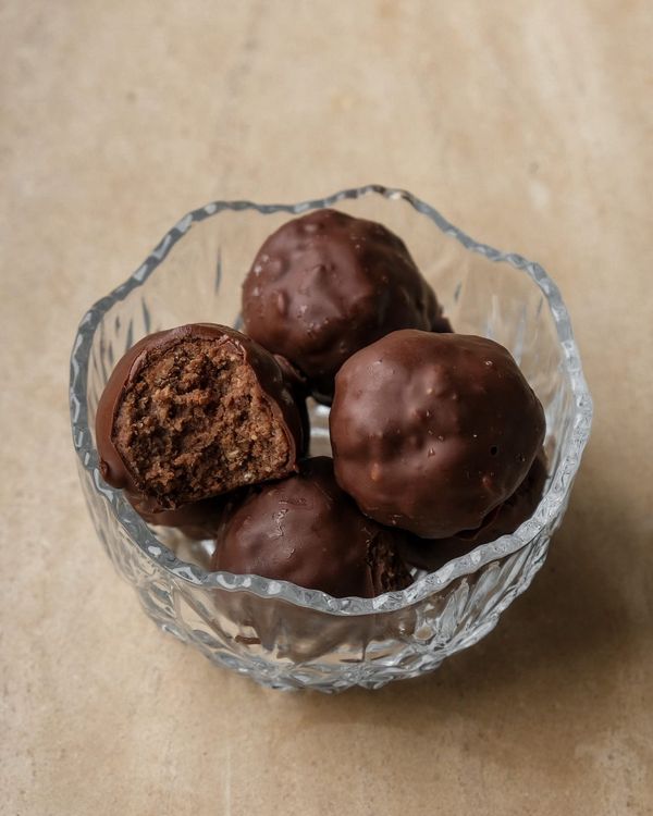 Chocolate and Hazelnut cake pop energy balls