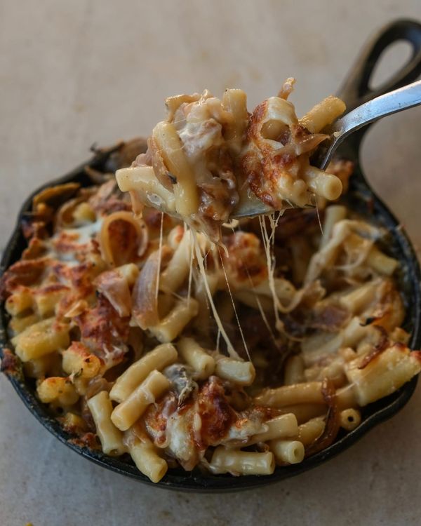 French onion Mac and Cheese