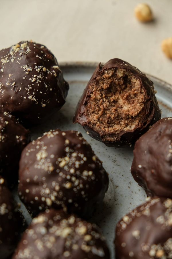 Chocolate and Hazelnut cake pop energy balls