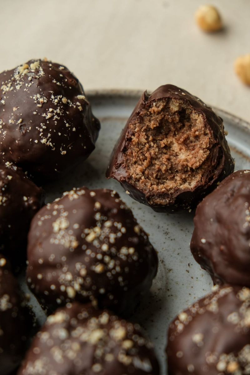 Chocolate and Hazelnut cake pop energy balls