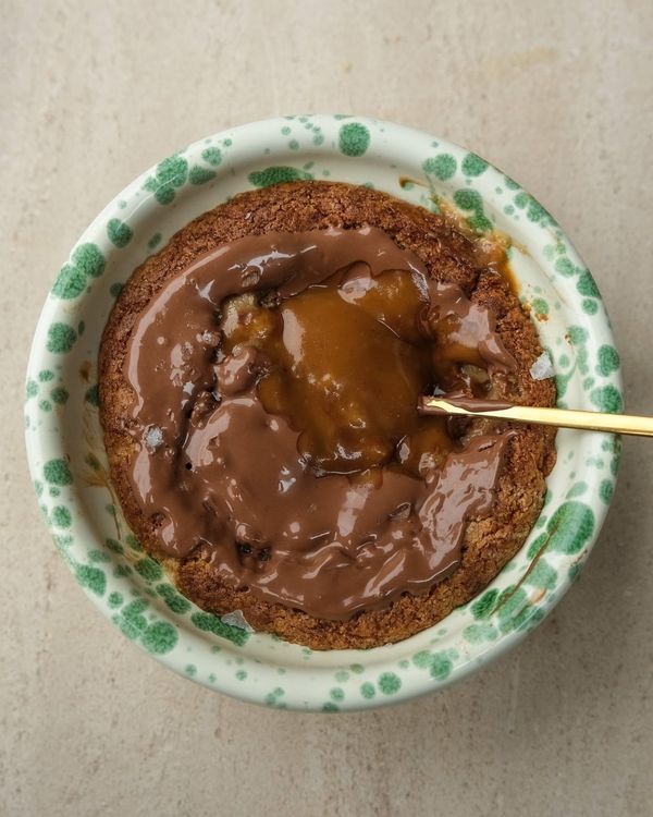 Molten millionaire shortbread cookie