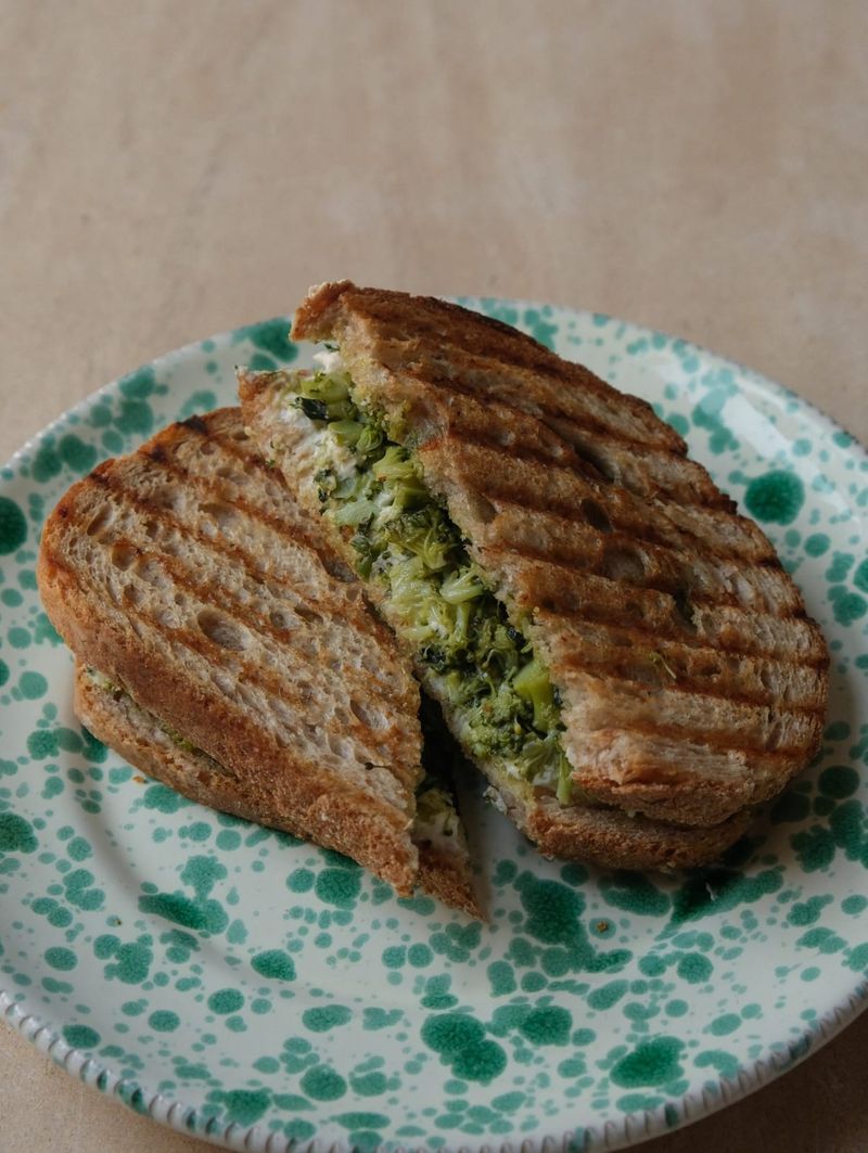 Pesto & broccoli cheese toastie, another view