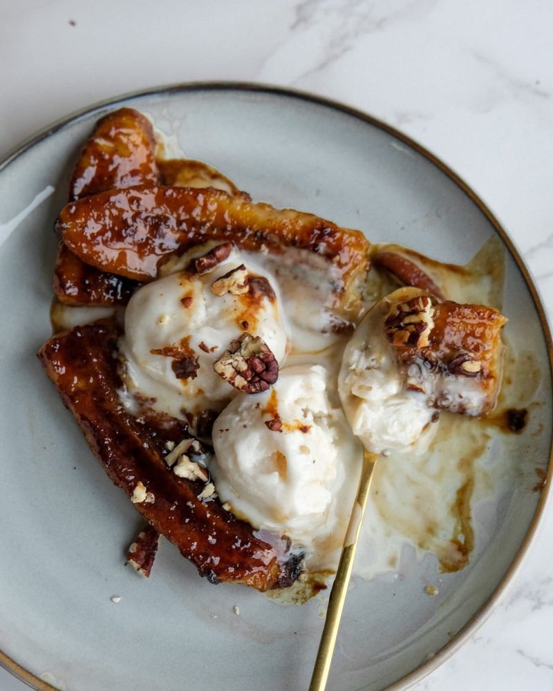 Caramelised bananas with rum frozen yogurt, another view